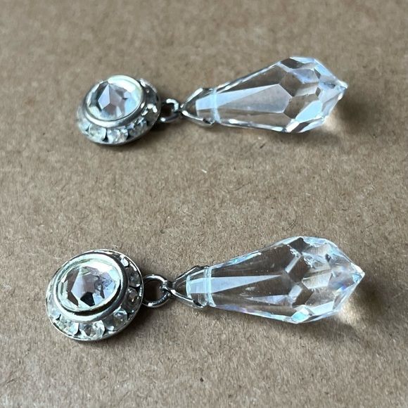 Gorgeous Crystal Icicle Earrings - Picture 3 of 7